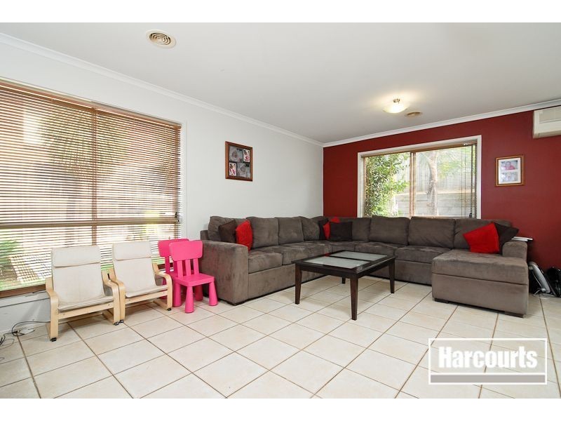 11 Sandalwood Grove, Carrum Downs VIC 3201