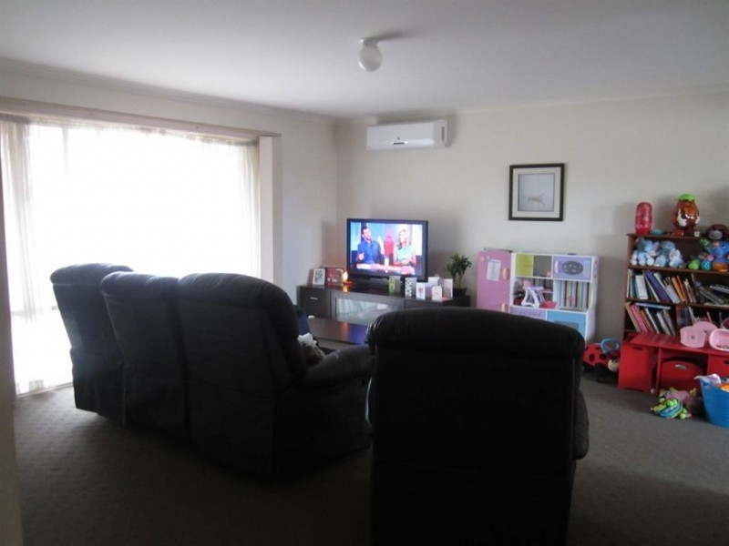 2/11 Coco Parade, Skye VIC 3977