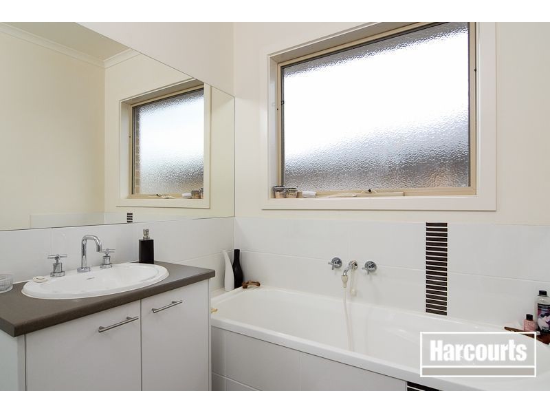 1/2 Langewan Drive, Langwarrin VIC 3910