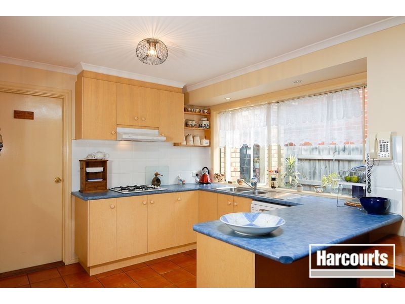 15 Ross Crescent, Skye VIC 3977