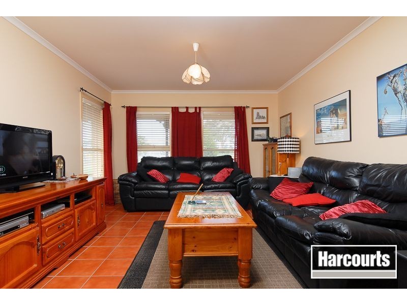 15 Ross Crescent, Skye VIC 3977