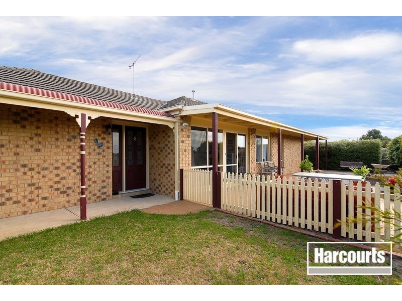 15 Ross Crescent, Skye VIC 3977