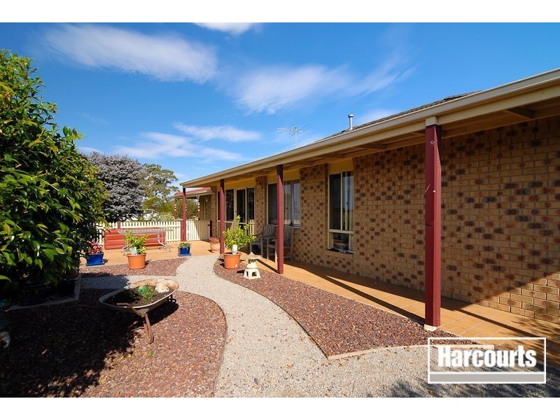 15 Ross Crescent, Skye VIC 3977