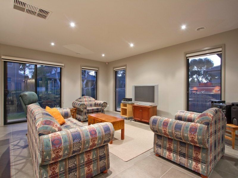 17 Tulloch Drive, Sandhurst VIC 3977