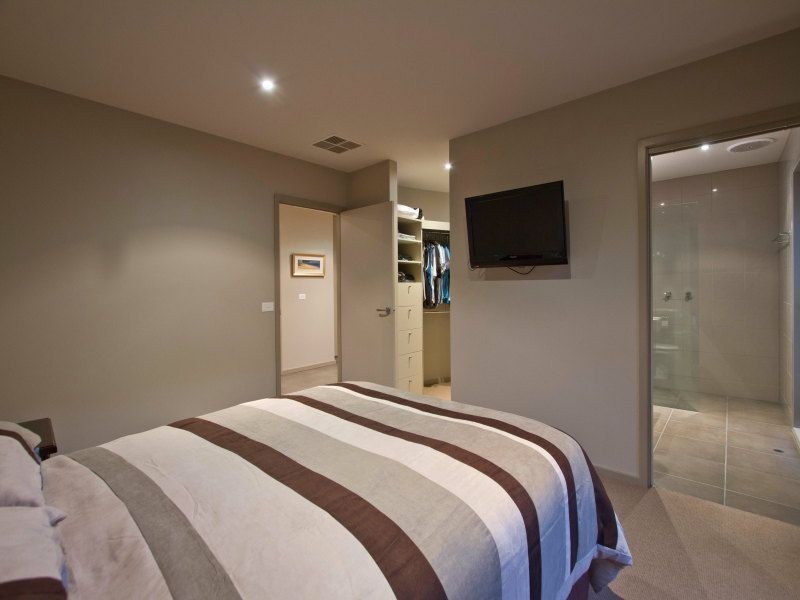 17 Tulloch Drive, Sandhurst VIC 3977