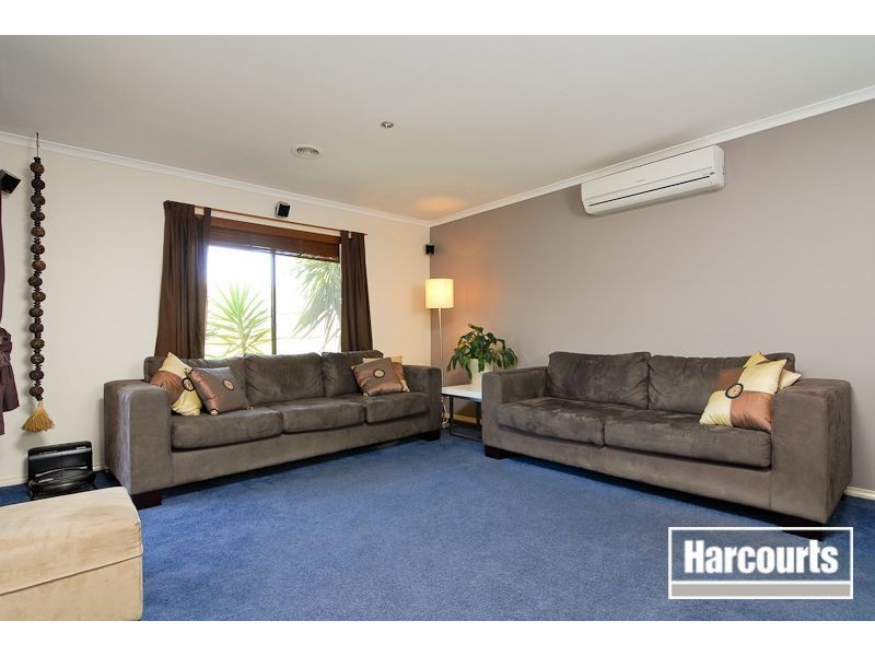 2 Sandalwood Grove, Carrum Downs VIC 3201