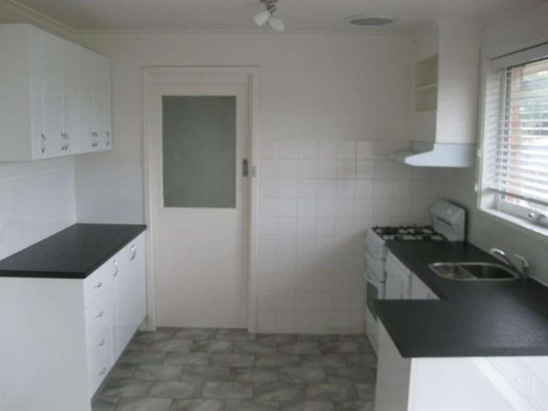 8 Selsey Street, Seaford VIC 3198