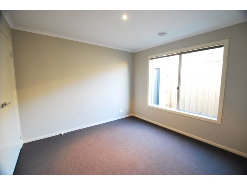 6 Elysian Place, Cranbourne West VIC 3977