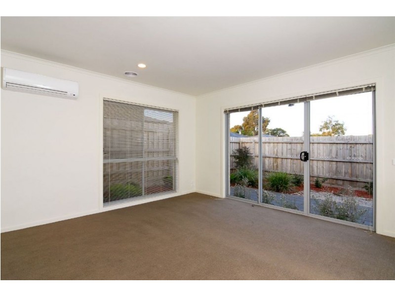 4/104 Broderick Road, Carrum Downs VIC 3201