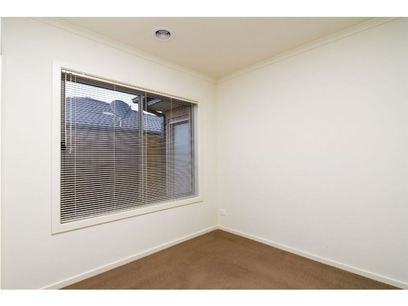 4/104 Broderick Road, Carrum Downs VIC 3201