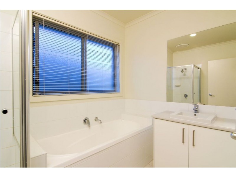 4/104 Broderick Road, Carrum Downs VIC 3201