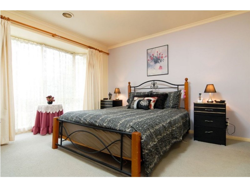 33 Manchester Drive, Skye VIC 3977