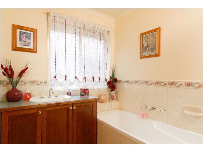 33 Manchester Drive, Skye VIC 3977