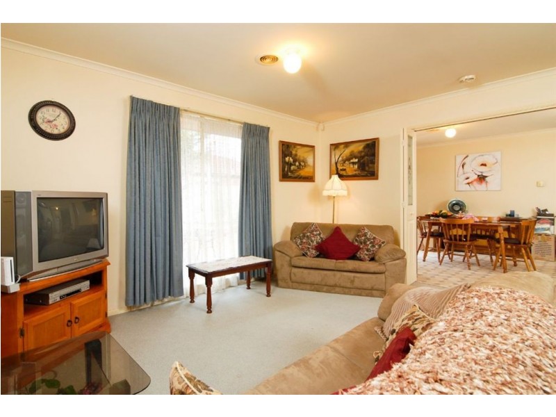 33 Manchester Drive, Skye VIC 3977