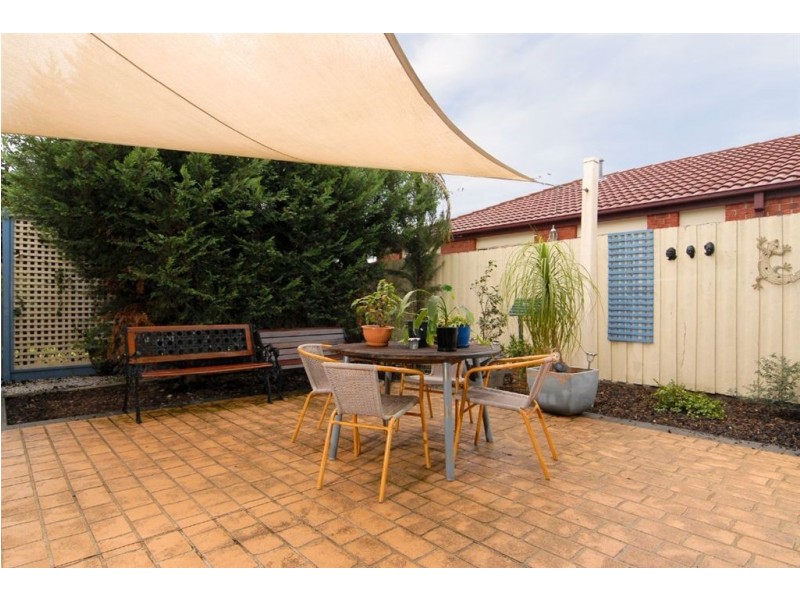 33 Manchester Drive, Skye VIC 3977