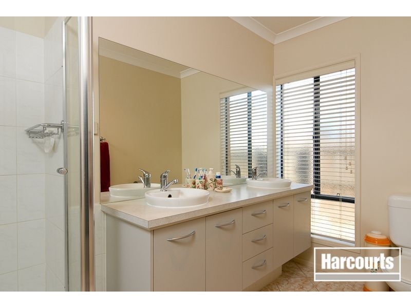 54 Clifton Park Drive, Carrum Downs VIC 3201