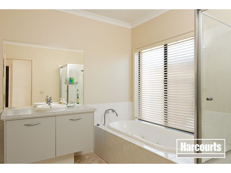 54 Clifton Park Drive, Carrum Downs VIC 3201