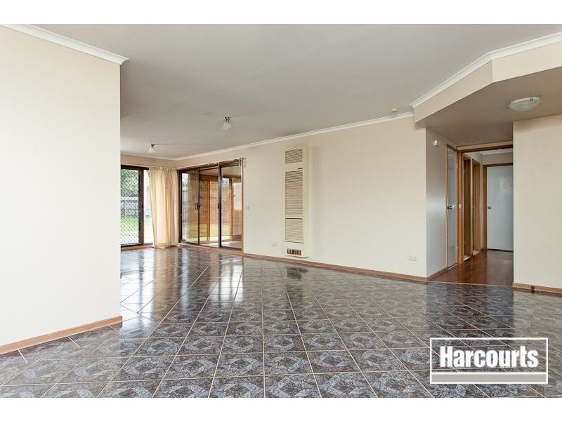 27 Currawong Crescent, Carrum Downs VIC 3201