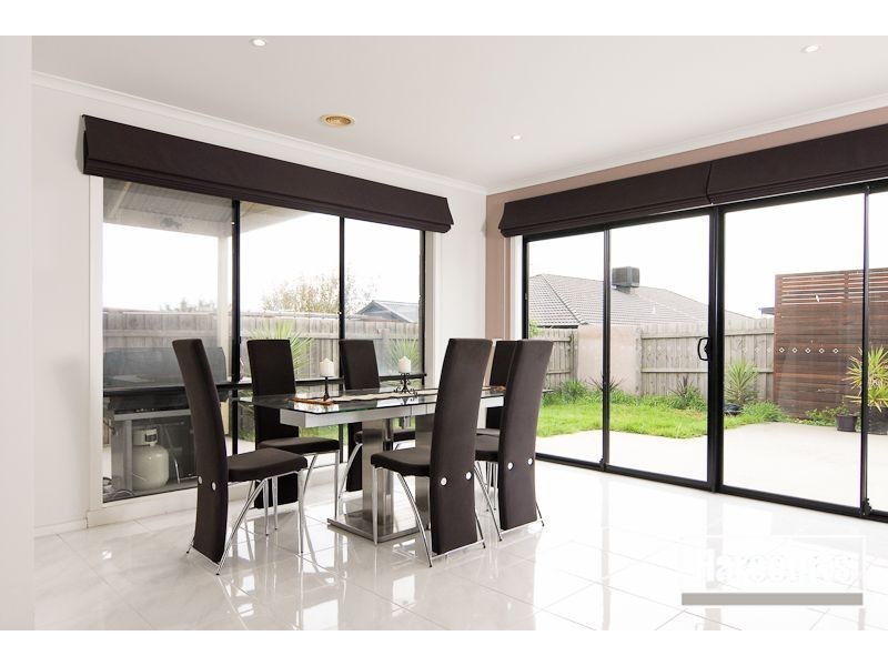 37 Diamond Parade, Skye VIC 3977