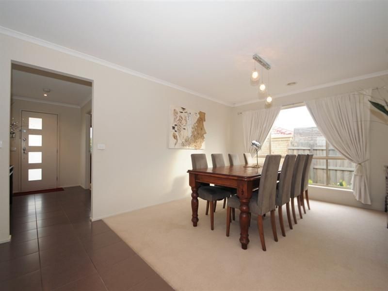 25 Diamond Parade, Skye VIC 3977