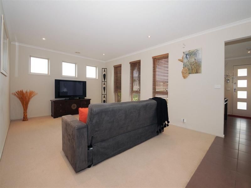 25 Diamond Parade, Skye VIC 3977