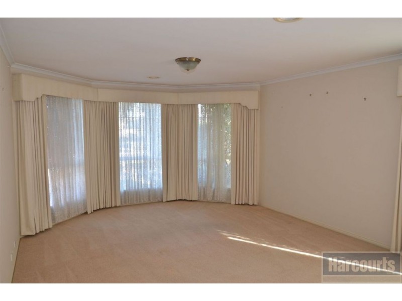 11 Glynlea Crescent, Skye VIC 3977