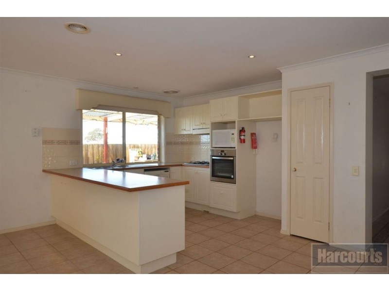 11 Glynlea Crescent, Skye VIC 3977