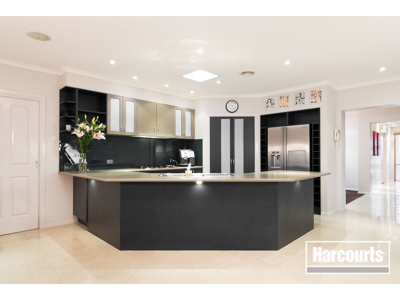 10 Hopman Court, Sandhurst VIC 3977