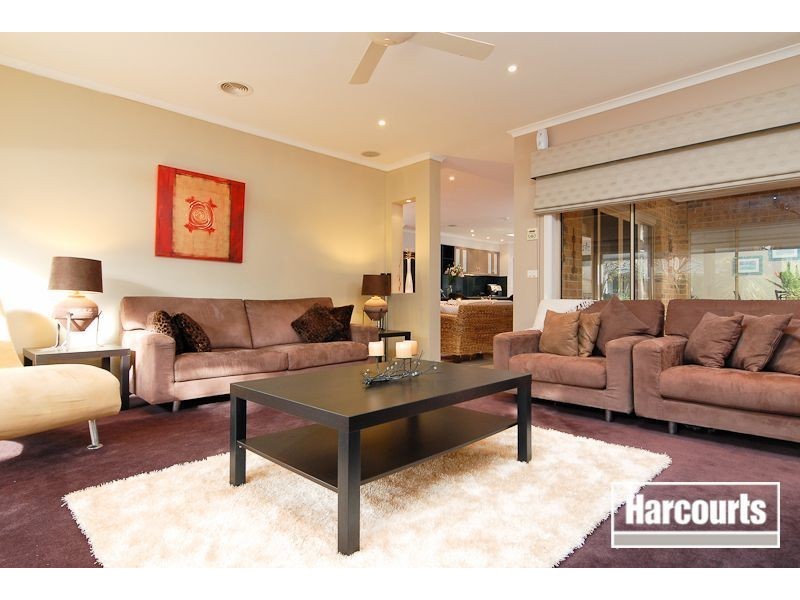 10 Hopman Court, Sandhurst VIC 3977