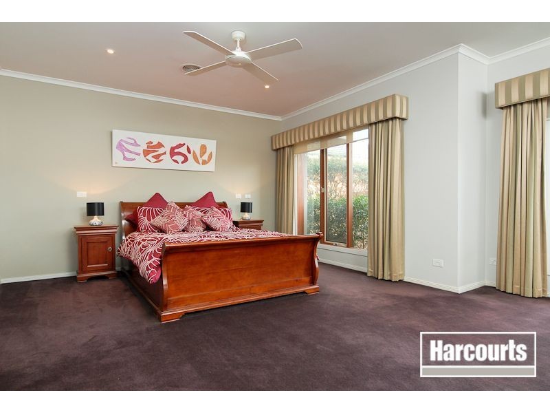 10 Hopman Court, Sandhurst VIC 3977
