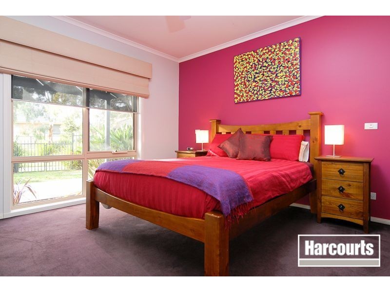 10 Hopman Court, Sandhurst VIC 3977