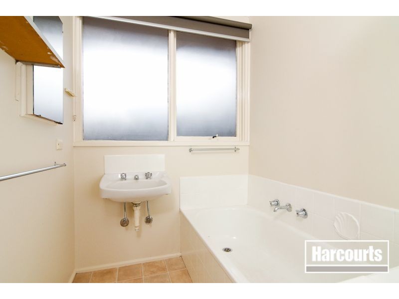 130 Tamarisk Drive, Frankston North VIC 3200