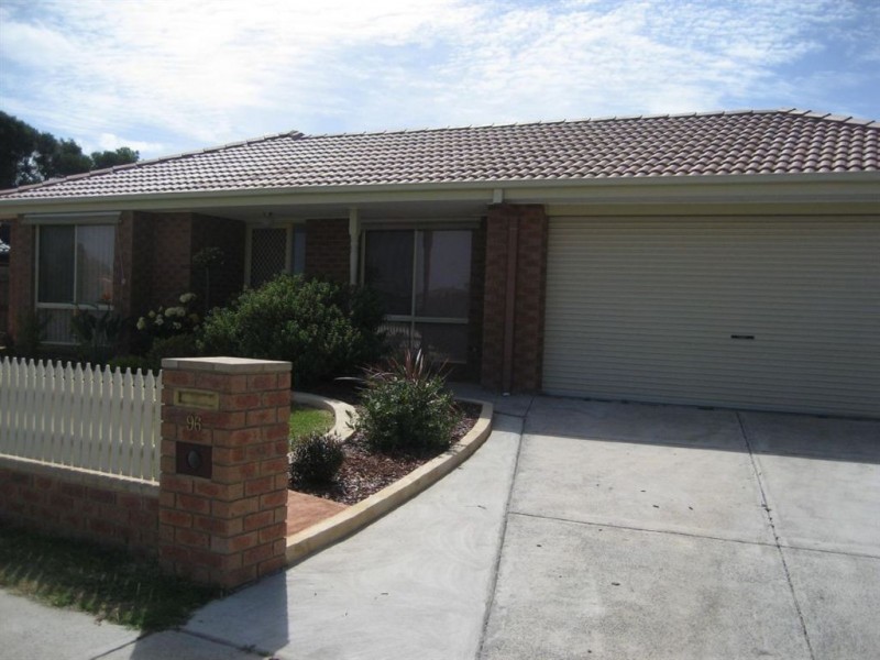 96 Oberon Drive, Carrum Downs VIC 3201