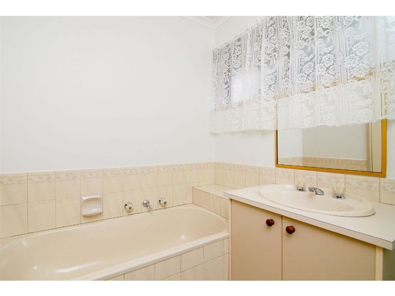 44 Carrington Crescent, Carrum Downs VIC 3201