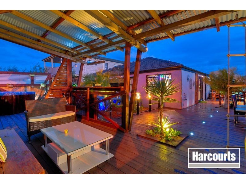 18 Garnet Close, Skye VIC 3977