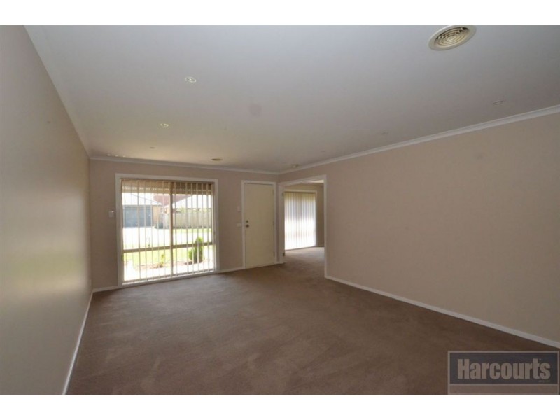 102 Oberon Drive, Carrum Downs VIC 3201