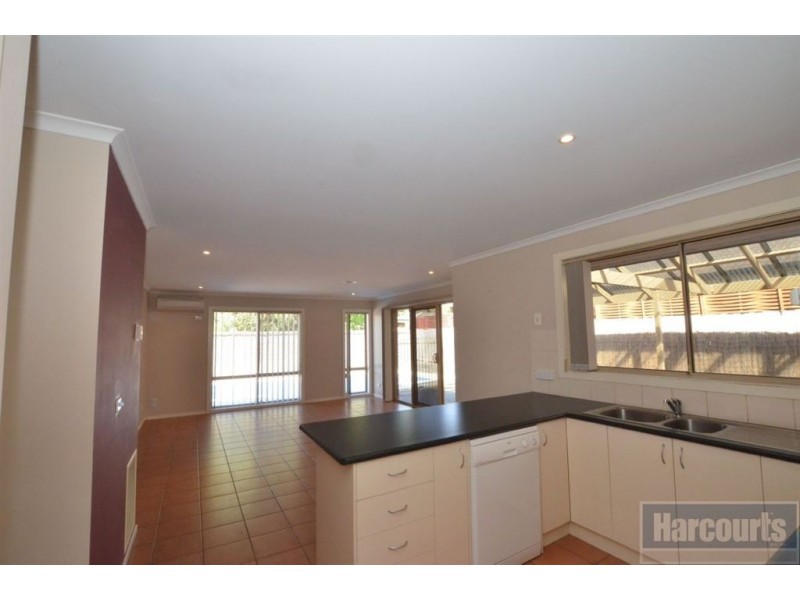 102 Oberon Drive, Carrum Downs VIC 3201