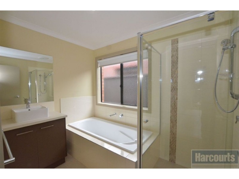 32 Jupiter Crescent, Cranbourne West VIC 3977
