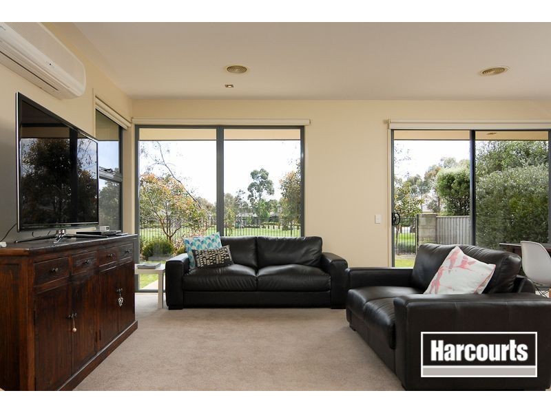 29 Barton Drive, Sandhurst VIC 3977