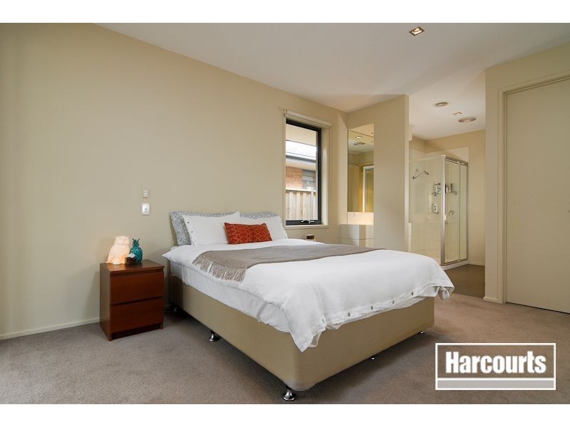 29 Barton Drive, Sandhurst VIC 3977