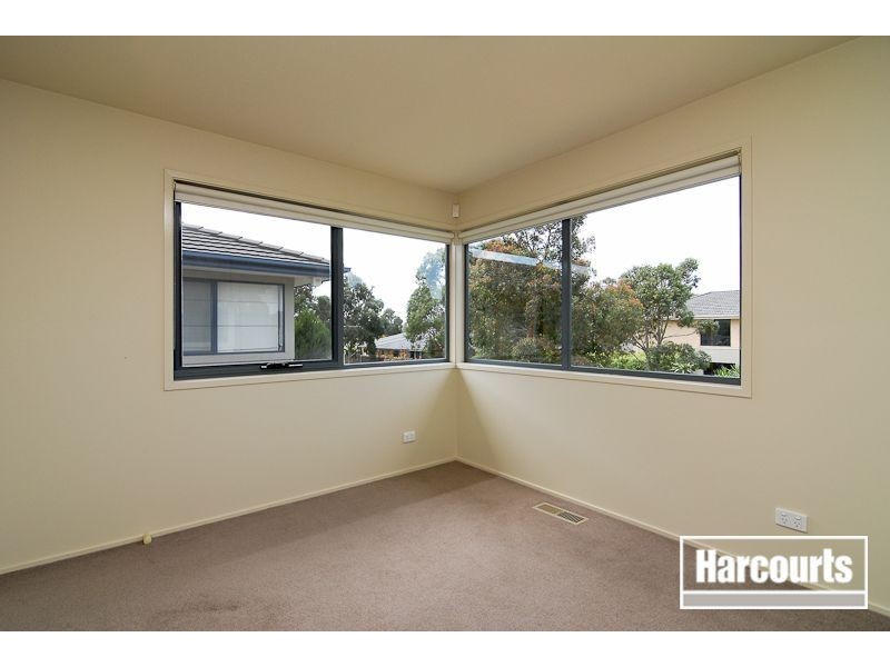 29 Barton Drive, Sandhurst VIC 3977