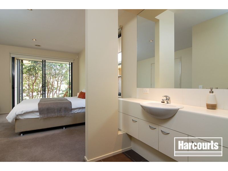 29 Barton Drive, Sandhurst VIC 3977