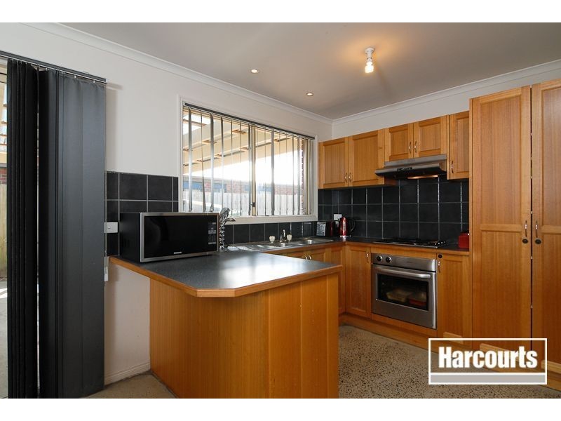 60 Scarborough Avenue, Cranbourne West VIC 3977