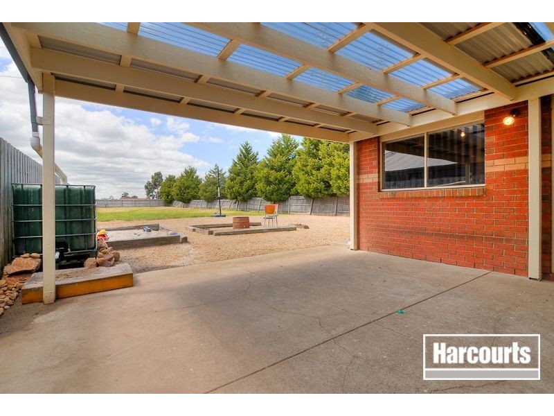 60 Scarborough Avenue, Cranbourne West VIC 3977