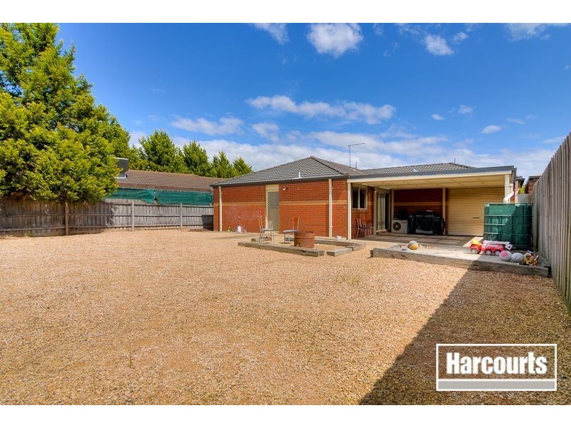 60 Scarborough Avenue, Cranbourne West VIC 3977