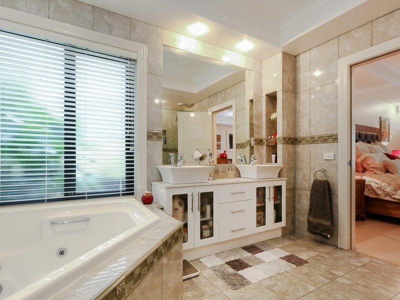 10 Kingsford Smith Court, Sandhurst VIC 3977