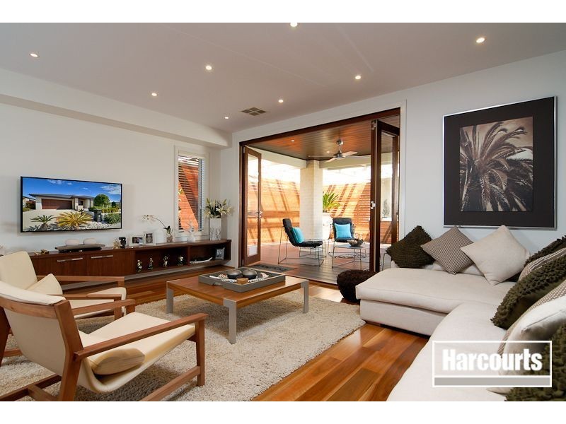 5 Sandarra Boulevard, Sandhurst VIC 3977