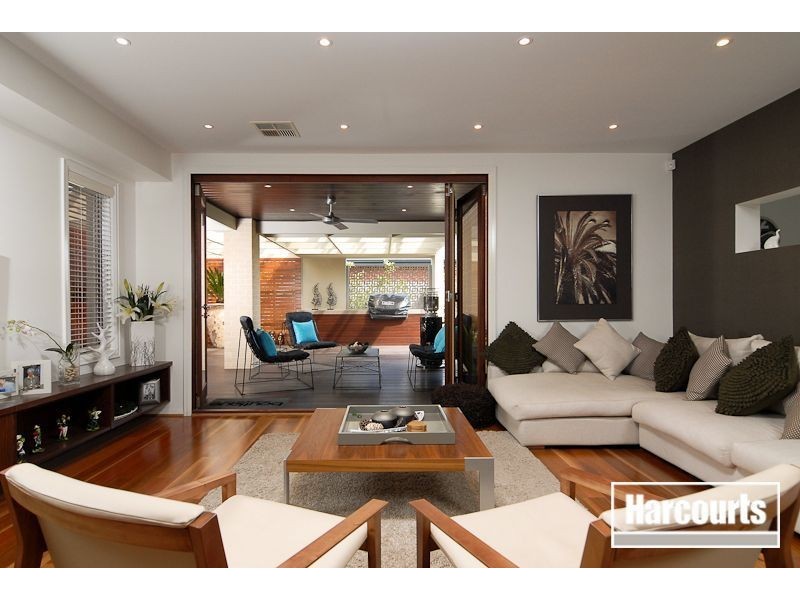 5 Sandarra Boulevard, Sandhurst VIC 3977