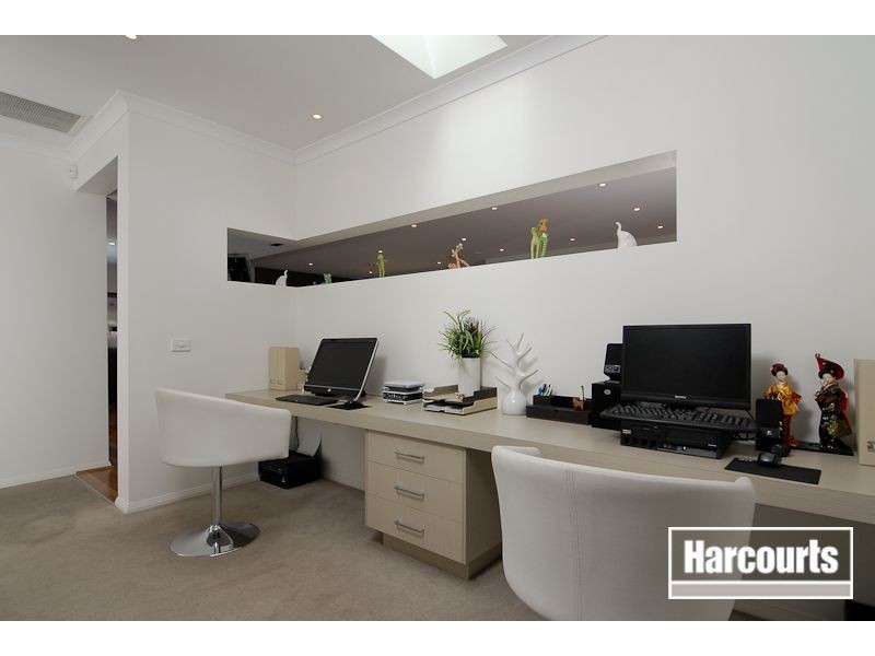 5 Sandarra Boulevard, Sandhurst VIC 3977