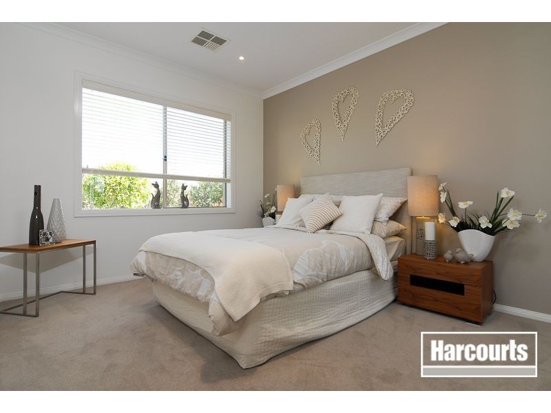 5 Sandarra Boulevard, Sandhurst VIC 3977